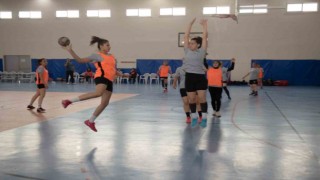 Seyhanda Hentbol şenliği