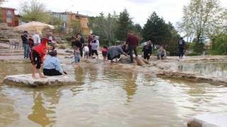 Şifalı kırmızı suya turist akını