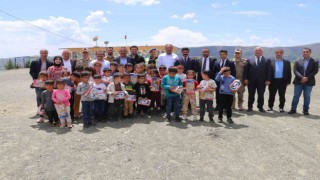 Siirt Valisi Hacıbektaşoğlu, Baykanda köy okulunda öğrencilerle bir araya geldi