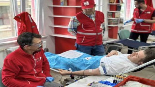 Simav Kaymakamı Karaloğlu, kan bağışında bulundu