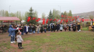 Sivasta Hıdırellezi fidan dikip, halay çekerek kutladılar