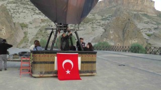 Soğanlıda balonlar 19 Mayıs için Türk bayraklarıyla havalandı