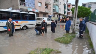 Su baskınlarının yaşandığı Turgutluda ekipler anında müdahale etti