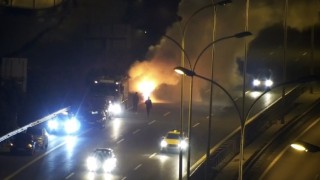 Sultanbeylide otomobil alev alev yandı