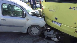 Sultangazide bir araç, durakta yolcu alan İETT otobüsüne çarptı: 1i ağır 3 yaralı