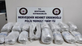 Şüphe üzerine durdurulan araçtan 13 kilo esrar çıktı