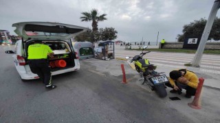 Şüphe üzerine durdurulan motosikletin plakası sahte çıktı, sahibine 20 bin lira ceza kesildi