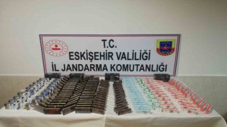 Şüpheli şahsın aracında 227 paket kaçak sigara bulundu