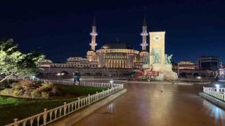 Taksim Meydanı araç ve yaya trafiğine açıldı