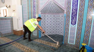 Talasta cami halıları pırıl pırıl