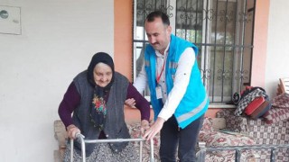 Talepte bulunan yaşlı vatandaşlar oy vermeye götürüldü
