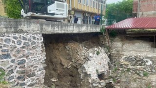 Tarihi İznik çini fırınlarının kazı alanı istinat duvarı çöktü