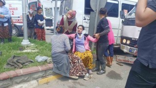 Tarım işçilerine taşıyan minibüs ile kamyonet çarpıştı: 9 yaralı