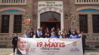 Tarsus Belediyesi köy okullarındaki öğrencileri Ankara gezisine götürdü