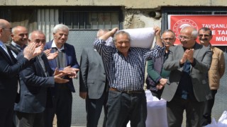 Tavşanlı çiftçisine “leblebilik” nohut tohumu desteği