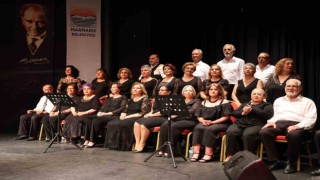 Tazelenme Üniversitesi Korosundan halk müziği konseri