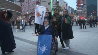 Tekerlekli sandalye ile kutlamalara katıldı