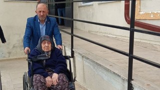 Tekirdağ'da 107 yaşındaki asırlık çınar sandık başına gitti