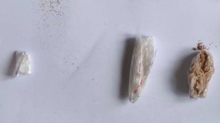 Terlik içerisindeki gizli bölmeden uyuşturucu çıktı