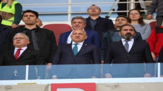 TFF Başkanı Büyükekşi Sivasspor-Kasımpaşa maçını izledi
