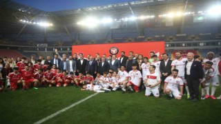 “TFF Omuz Omuza Gösteri Maçı” Mersinde oynandı
