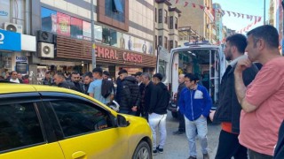 Ticari taksi ile motosiklet çarpıştı; 1 yaralı