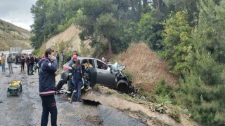 Tır çarptığı otomobili metrelerce sürükledi: 3 ölü, 2 yaralı