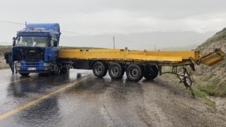 Tır ile servis minibüsü çarpışmış 5 kişi hayatını kaybetmişti: Tır sürücüsü tutuklandı