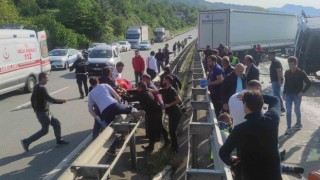 Tır karayolunda temizlik yapan kamyona arkadan çarptı: 3 yaralı
