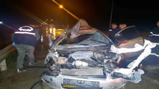 Tıra arkadan çarpan otomobilin sürücüsü yaralı arkadaşlarını bırakıp kaçtı