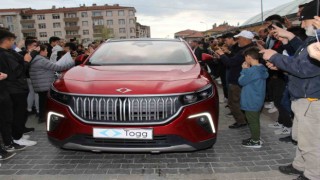 Toggun Anadolu Ateşi kırmızı renkli SUV modeli Tavşanlıda