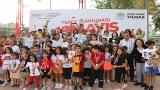 Toroslar Belediyesinin tenis turnuvasında ödüller sahiplerini buldu