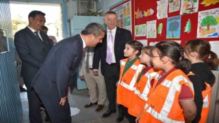 Trafikte parlayan yıldız minikler ödüllendirildi