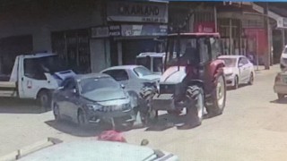 Traktörle otomobilin çarpıştığı yaralamalı kaza kamerada