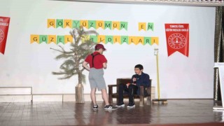 Tuncelide özel öğrencilerden tiyatro gösterisi ve müzik dinletisi