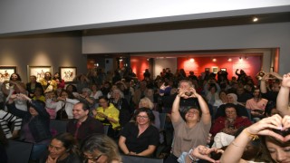 Türk sinemasının yaşayan efsanesi Şoraya Kuşadasında sevgi seli