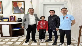 Türkiye 3. olan Aksuya Başkan Koloğludan tebrik