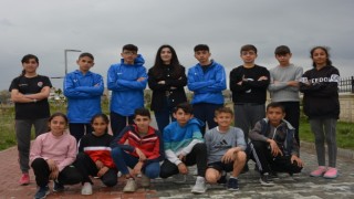 Türkiye dördüncüsü olan atletizm takımına baklava ikramı