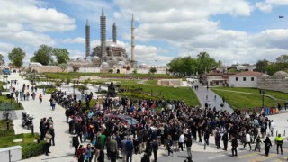 Türkiyenin yerli otomobili Togg, Selimiye ile buluştu