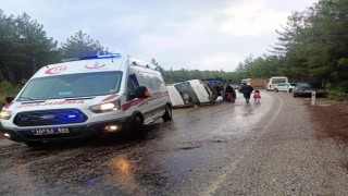 Tütün işçilerini taşıyan minibüs devrildi: 5 yaralı