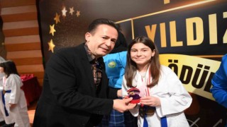 Tuzlada Adıyamanın başarılı depremzede öğrencilerine altın