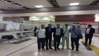 Umreye gönderilen üniversite öğrencileri Elazığa döndü
