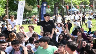 Üniversite sınavlarına girecek öğrencilere jest