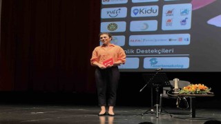 Uzmanlar ve ebeveynler MomTalksta bir araya geldi