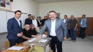 Vali Aksoyun oy kullandığı sandıkta sonuçlar belli oldu