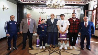 Vali Yiğitbaşı: “Kamu olarak bizler ve aileler gençlerimizi her daim spora yönlendirmeliyiz”