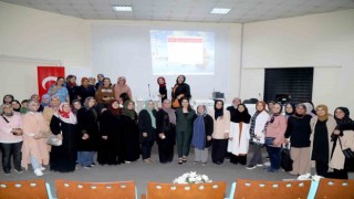 Van Büyükşehir Belediyesi kursiyerlerin Anneler Gününü kutladı
