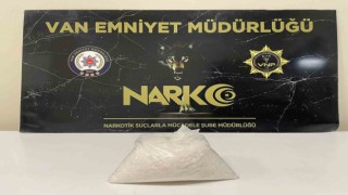 Vanda silah ve uyuşturucu ele geçirildi