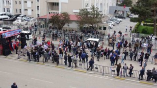 Vanın bağımsız adayının mitingine 100 kişi katıldı