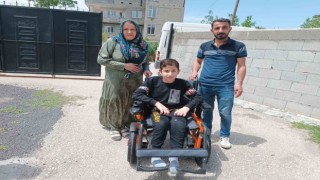 Vanlı Amcandan spina bifida hastası Haruna akülü sandalye